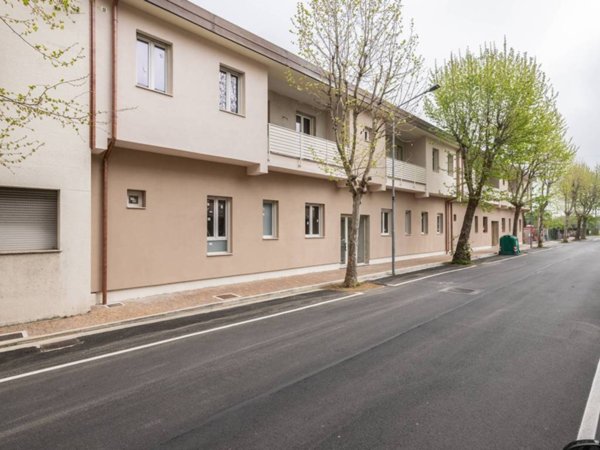 casa indipendente in vendita a Cascina