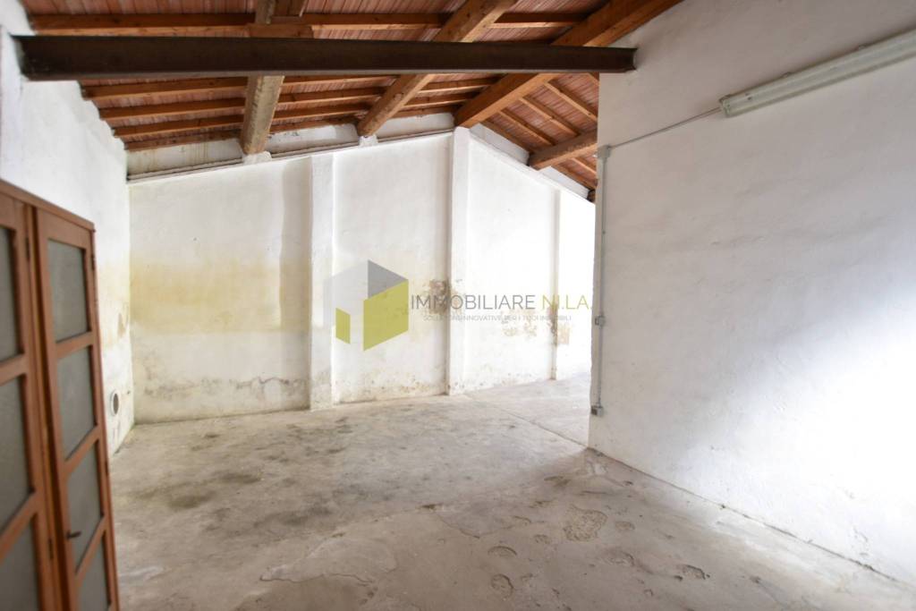 casa indipendente in vendita a Cascina in zona Titignano