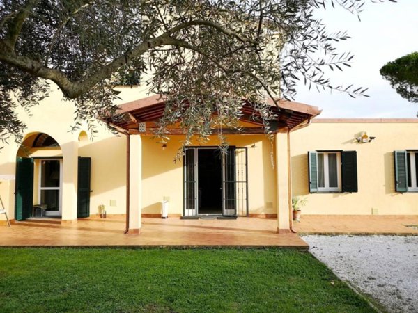 casale in vendita a Cascina