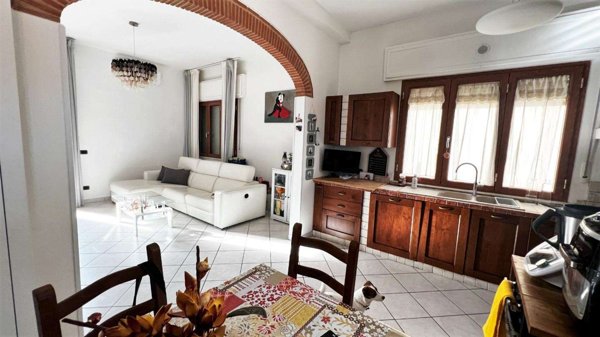 casa indipendente in vendita a Cascina