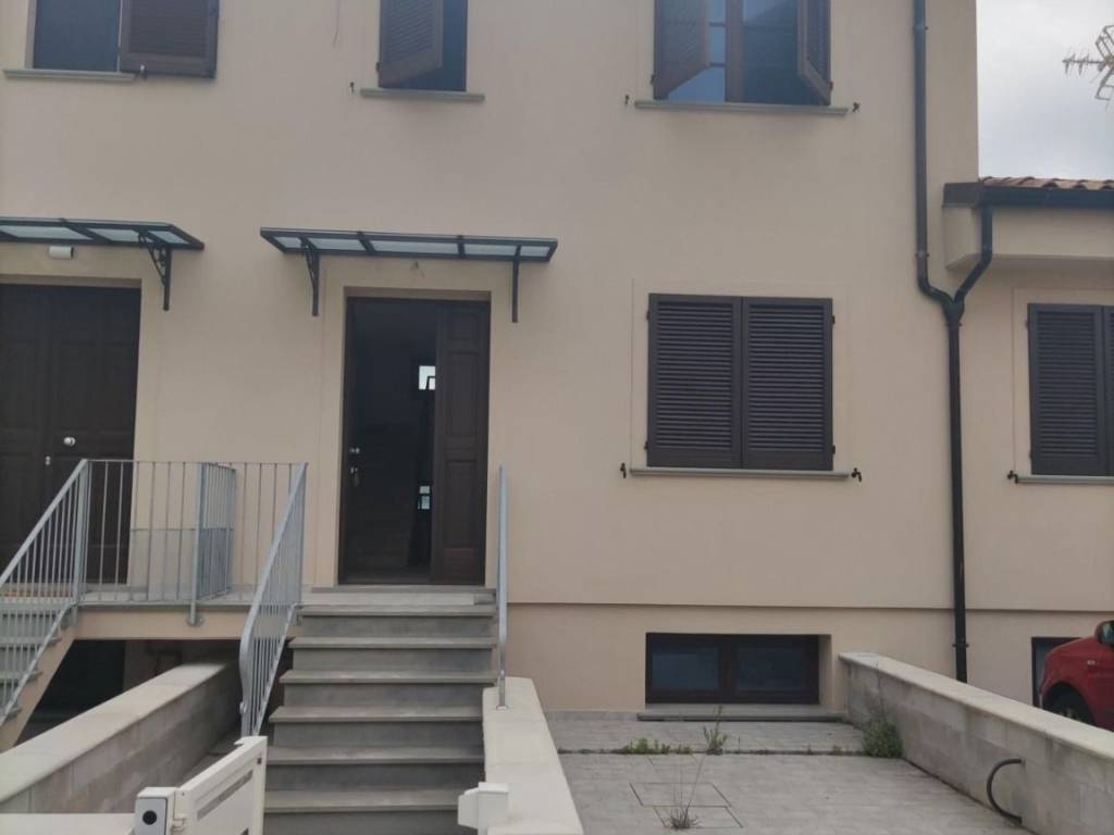 casa indipendente in vendita a Cascina in zona Navacchio