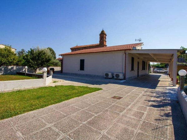 casa indipendente in vendita a Cascina in zona Titignano