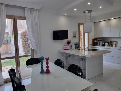 casa indipendente in vendita a Cascina