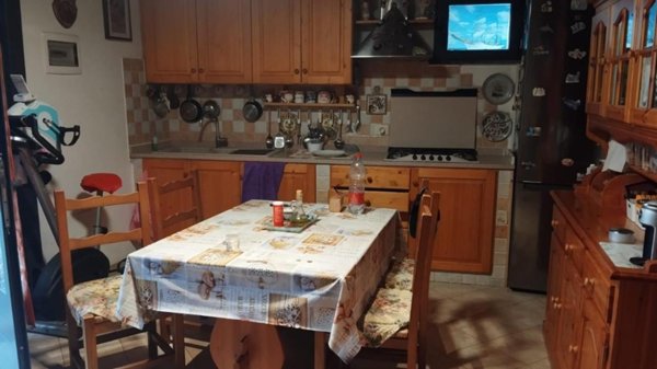 casale in vendita a Cascina