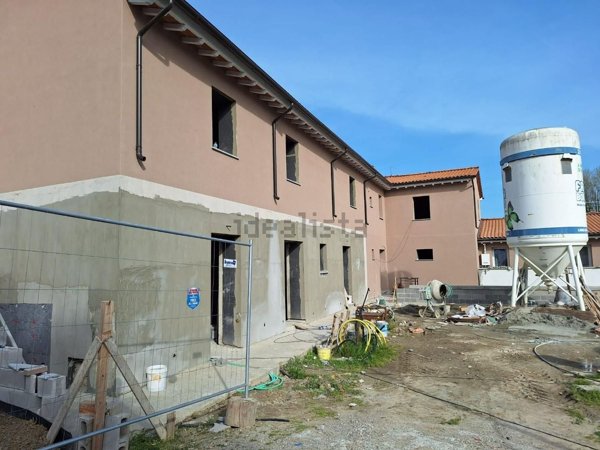 casa indipendente in vendita a Cascina