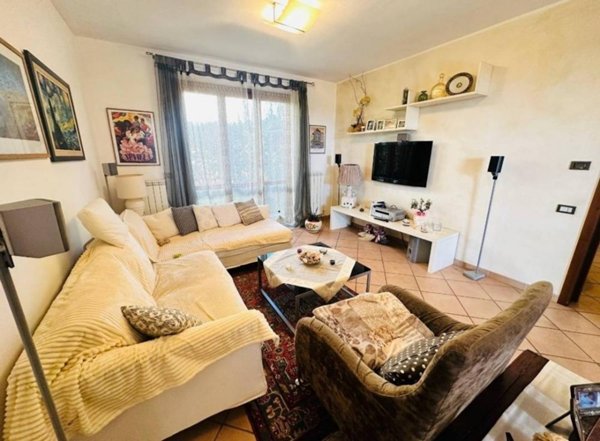 casa indipendente in vendita a Cascina in zona Titignano