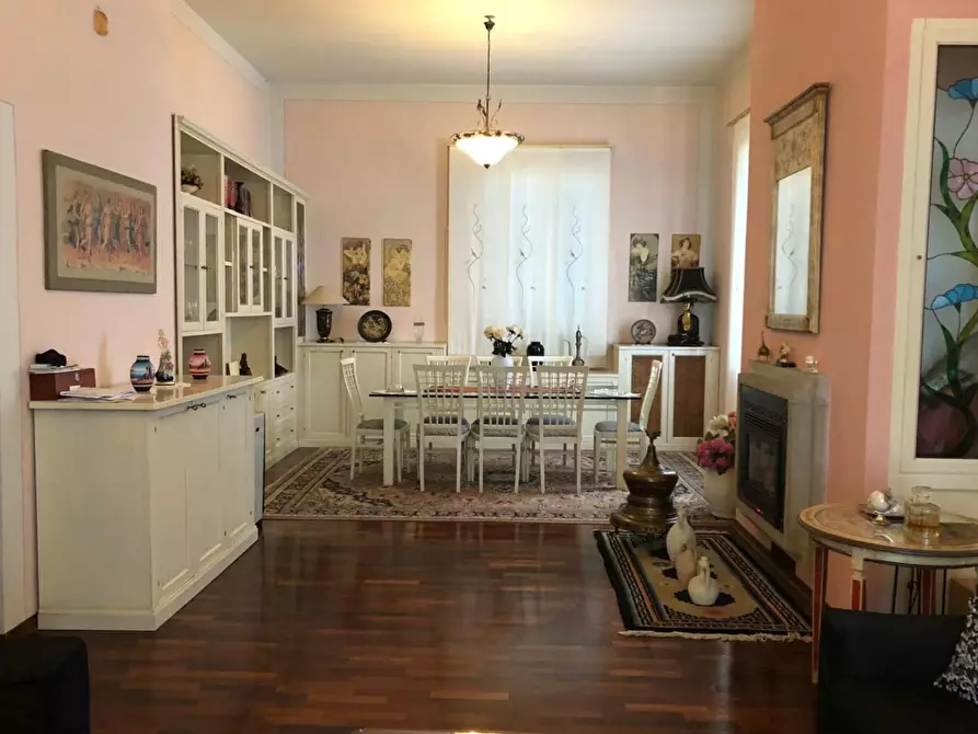 casa indipendente in vendita a Cascina