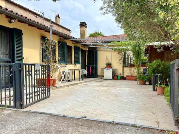 casa indipendente in vendita a Cascina in zona Navacchio