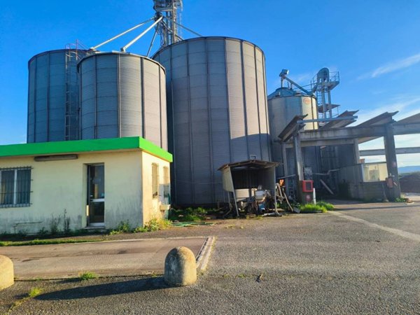 casale in vendita a Cascina
