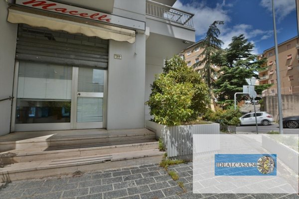 ufficio in vendita a Cascina