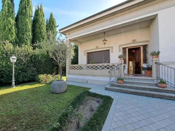 casa indipendente in vendita a Cascina in zona Navacchio