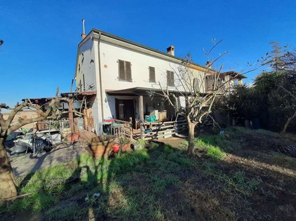 casa indipendente in vendita a Cascina