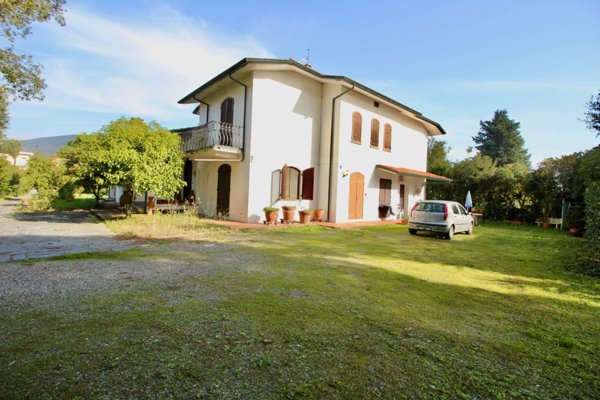 casa indipendente in vendita a Cascina in zona Navacchio