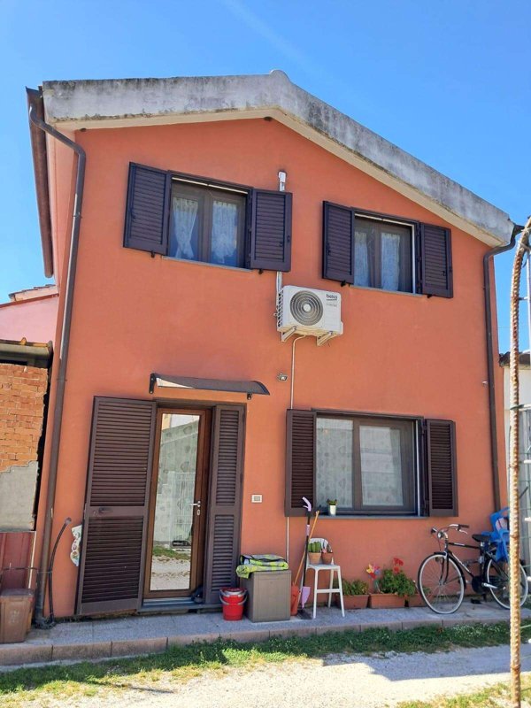 casale in vendita a Cascina in zona Ripoli