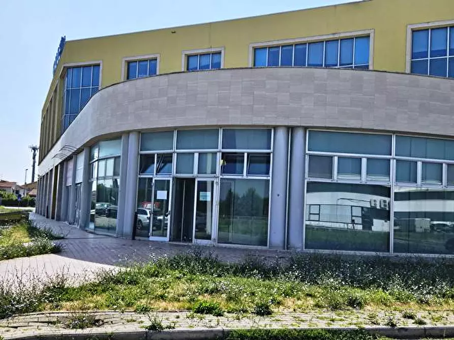 casale in vendita a Cascina