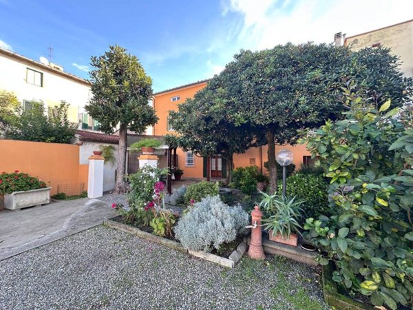 casa indipendente in vendita a Cascina in zona Navacchio