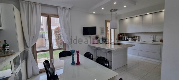 casa indipendente in vendita a Cascina