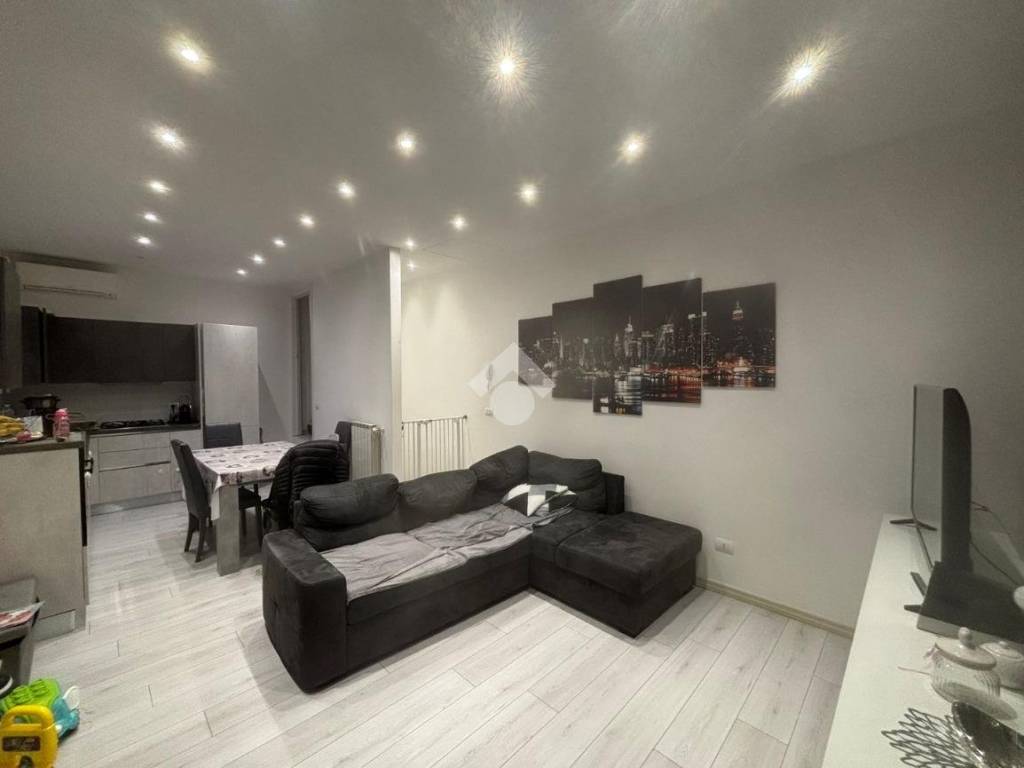 casa indipendente in vendita a Cascina in zona Titignano