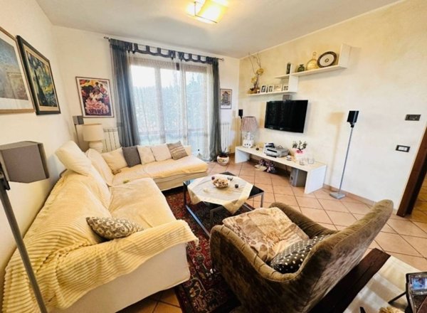 casa indipendente in vendita a Cascina in zona Titignano