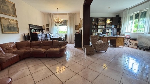 casa indipendente in vendita a Cascina