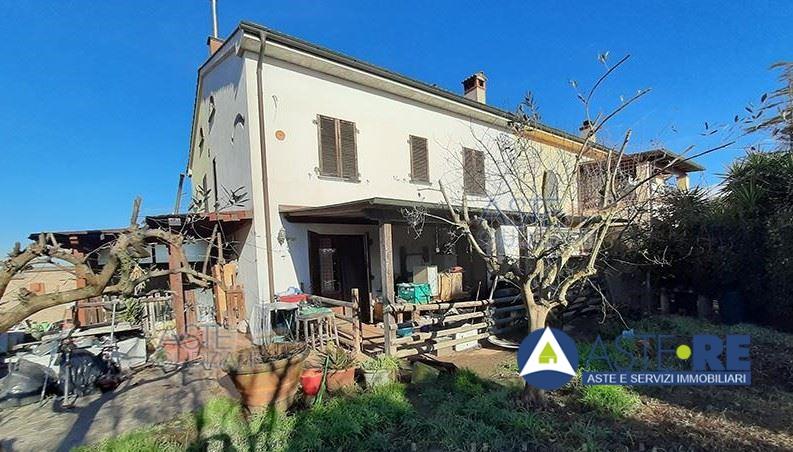 casa indipendente in vendita a Cascina