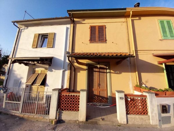 casa indipendente in vendita a Cascina in zona San Lorenzo a Pagnatico