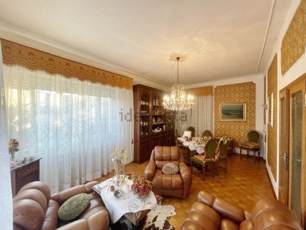 casa indipendente in vendita a Cascina
