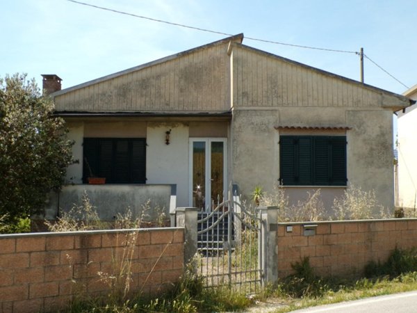 casale in vendita a Cascina in zona Visignano