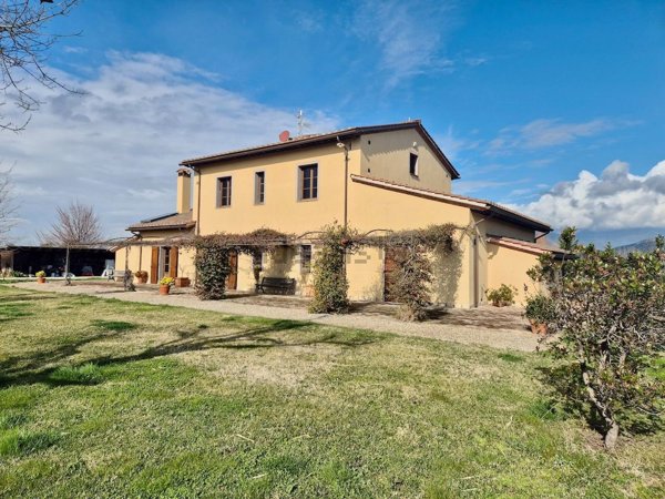 casale in vendita a Cascina