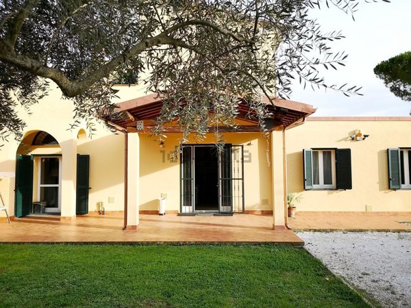 casale in vendita a Cascina