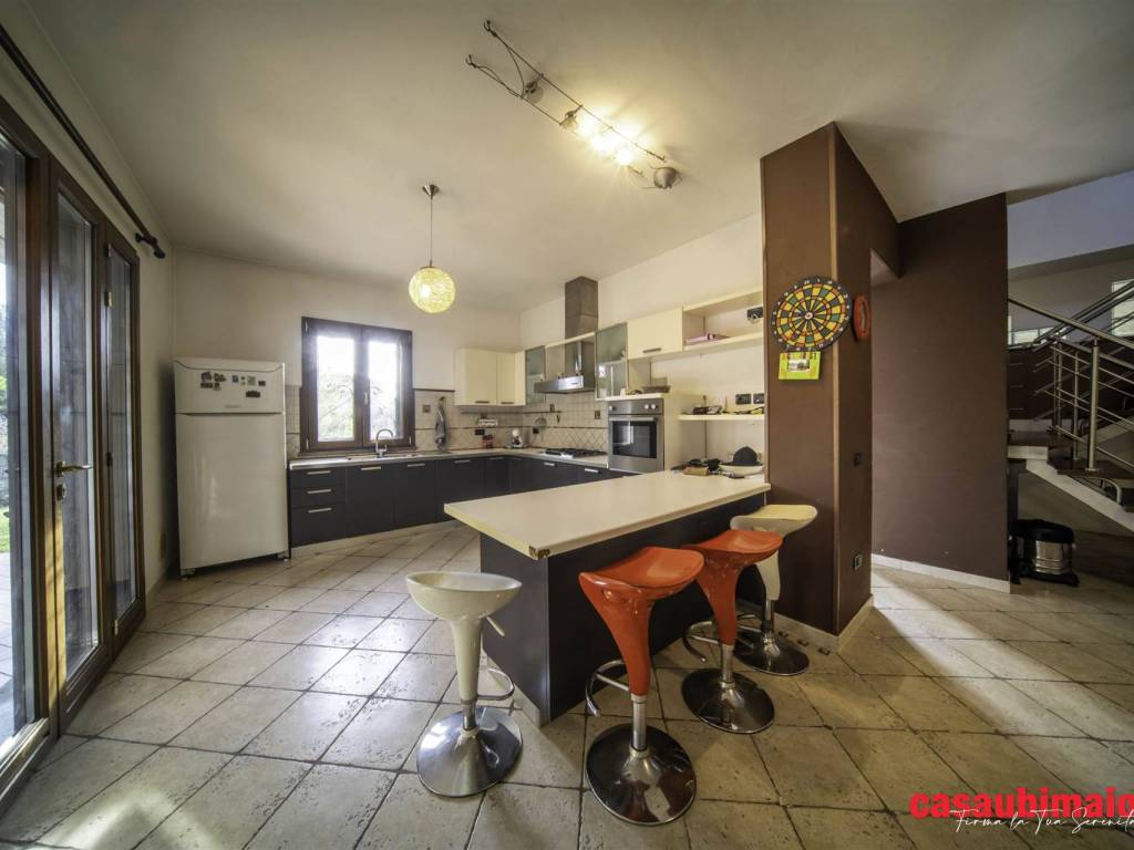 casa indipendente in vendita a Cascina in zona Visignano