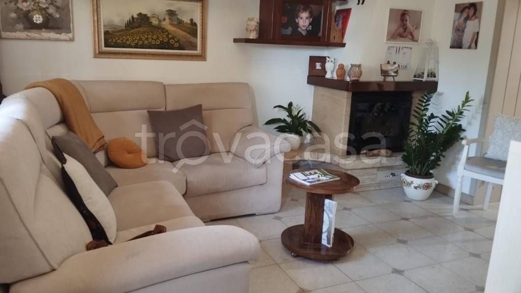 casale in vendita a Cascina