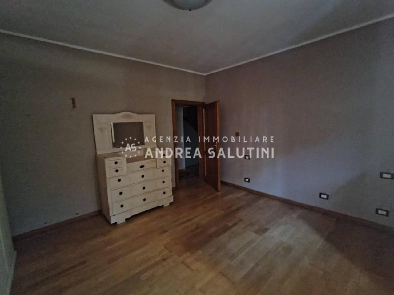 casa indipendente in vendita a Cascina in zona Latignano