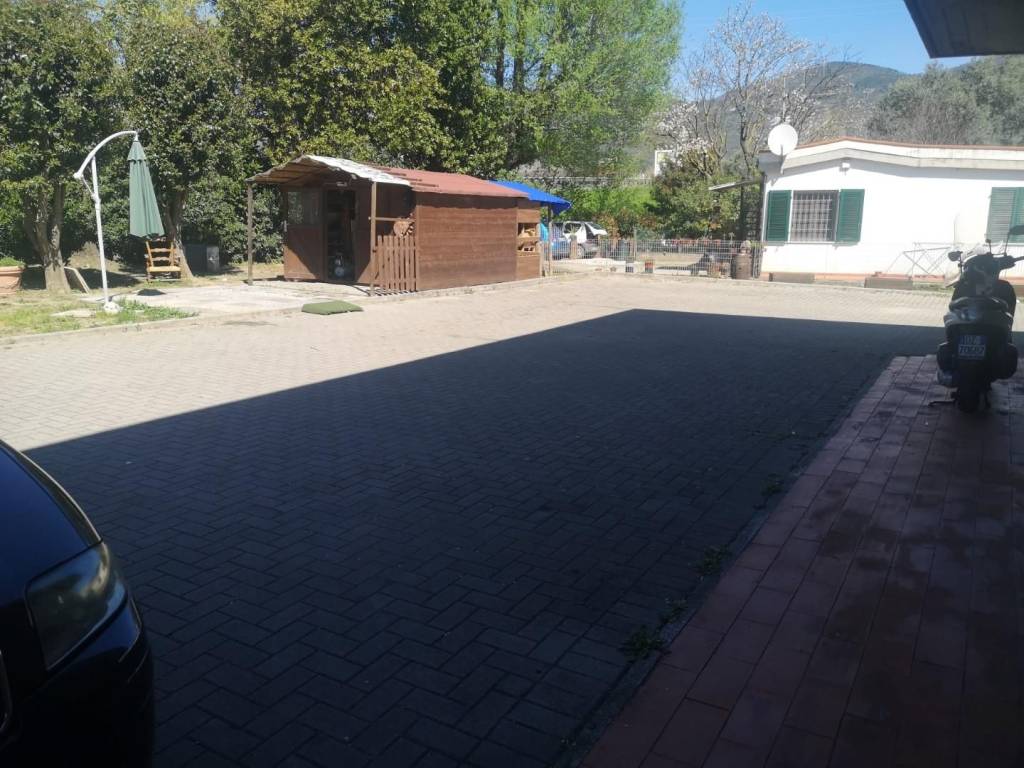 casa indipendente in vendita a Cascina