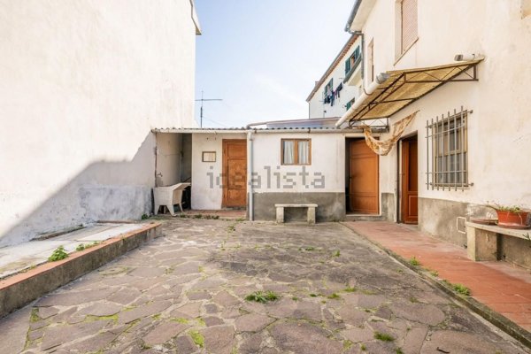 casa indipendente in vendita a Cascina in zona Laiano