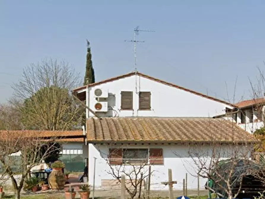 casa indipendente in vendita a Cascina in zona Latignano
