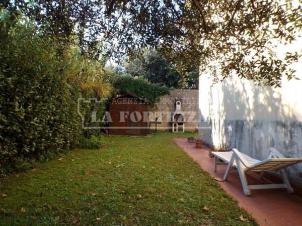 casa indipendente in vendita a Cascina in zona Navacchio
