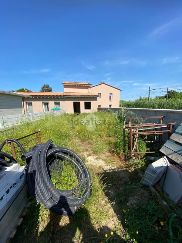 casa indipendente in vendita a Cascina