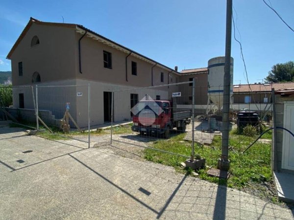 casa indipendente in vendita a Cascina