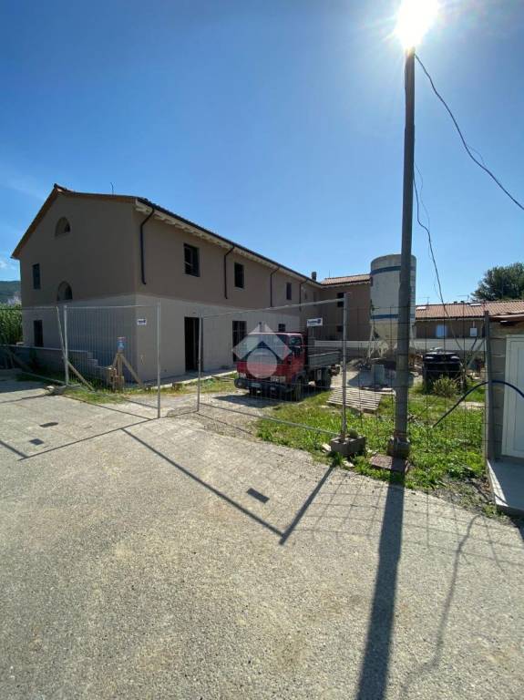 casa indipendente in vendita a Cascina in zona San Lorenzo a Pagnatico