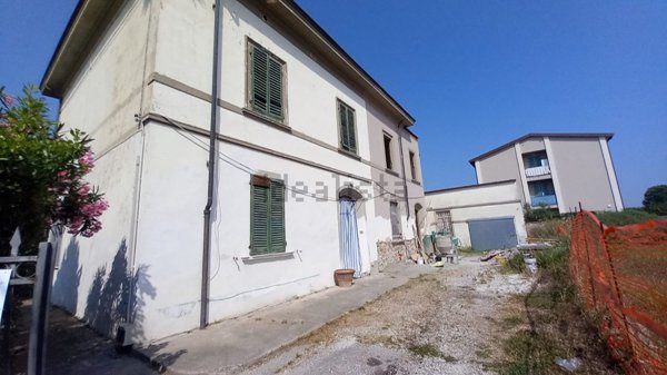casa indipendente in vendita a Cascina