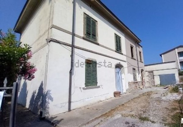 casa indipendente in vendita a Cascina