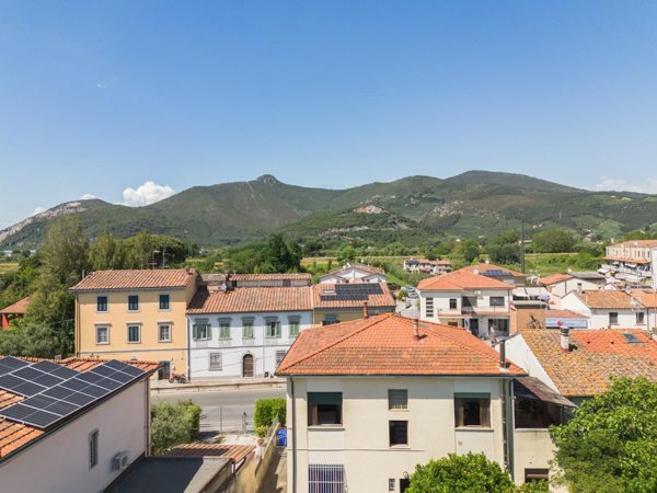 casa indipendente in vendita a Cascina
