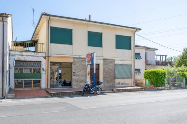 casa indipendente in vendita a Cascina