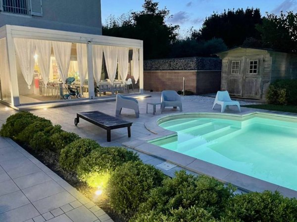 casa indipendente in vendita a Cascina in zona Visignano