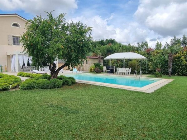 casa indipendente in vendita a Cascina in zona Visignano