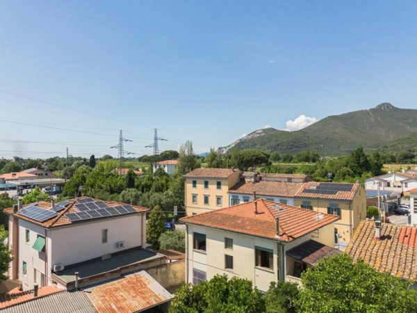 casa indipendente in vendita a Cascina
