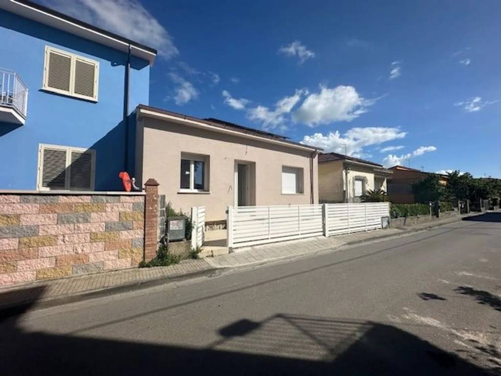 casa indipendente in vendita a Cascina in zona Navacchio