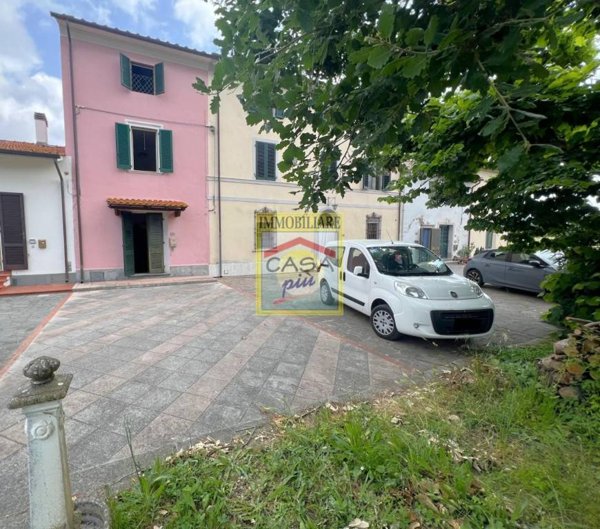 casa indipendente in vendita a Cascina in zona Ripoli