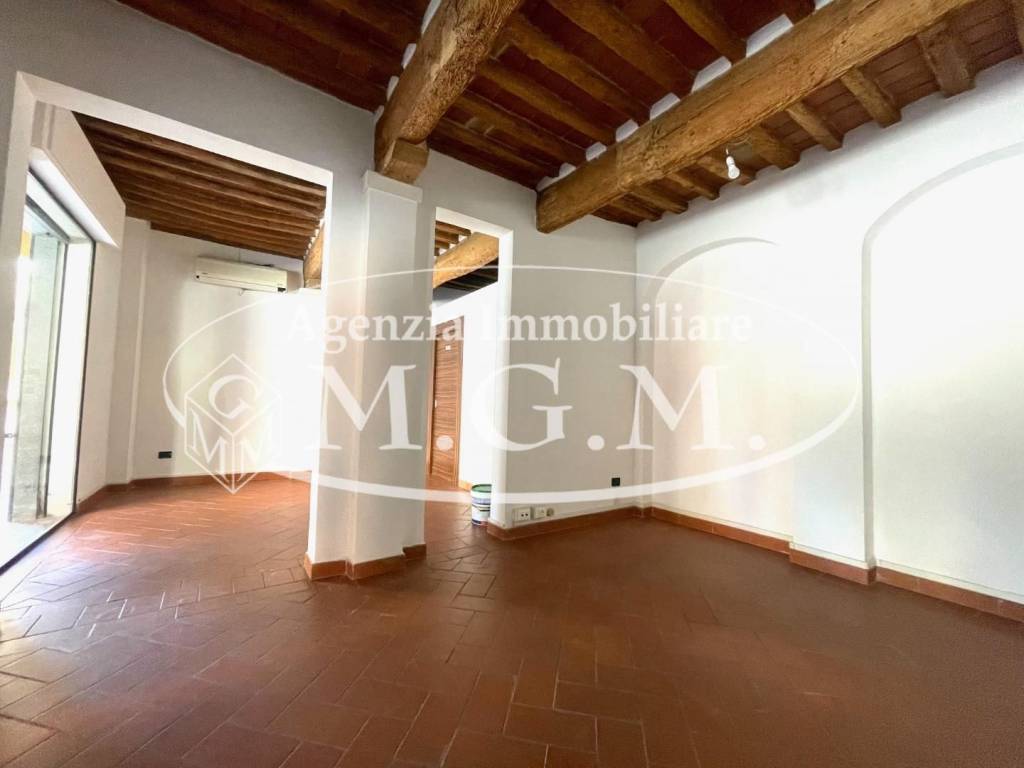 negozio in vendita a Cascina in zona Navacchio